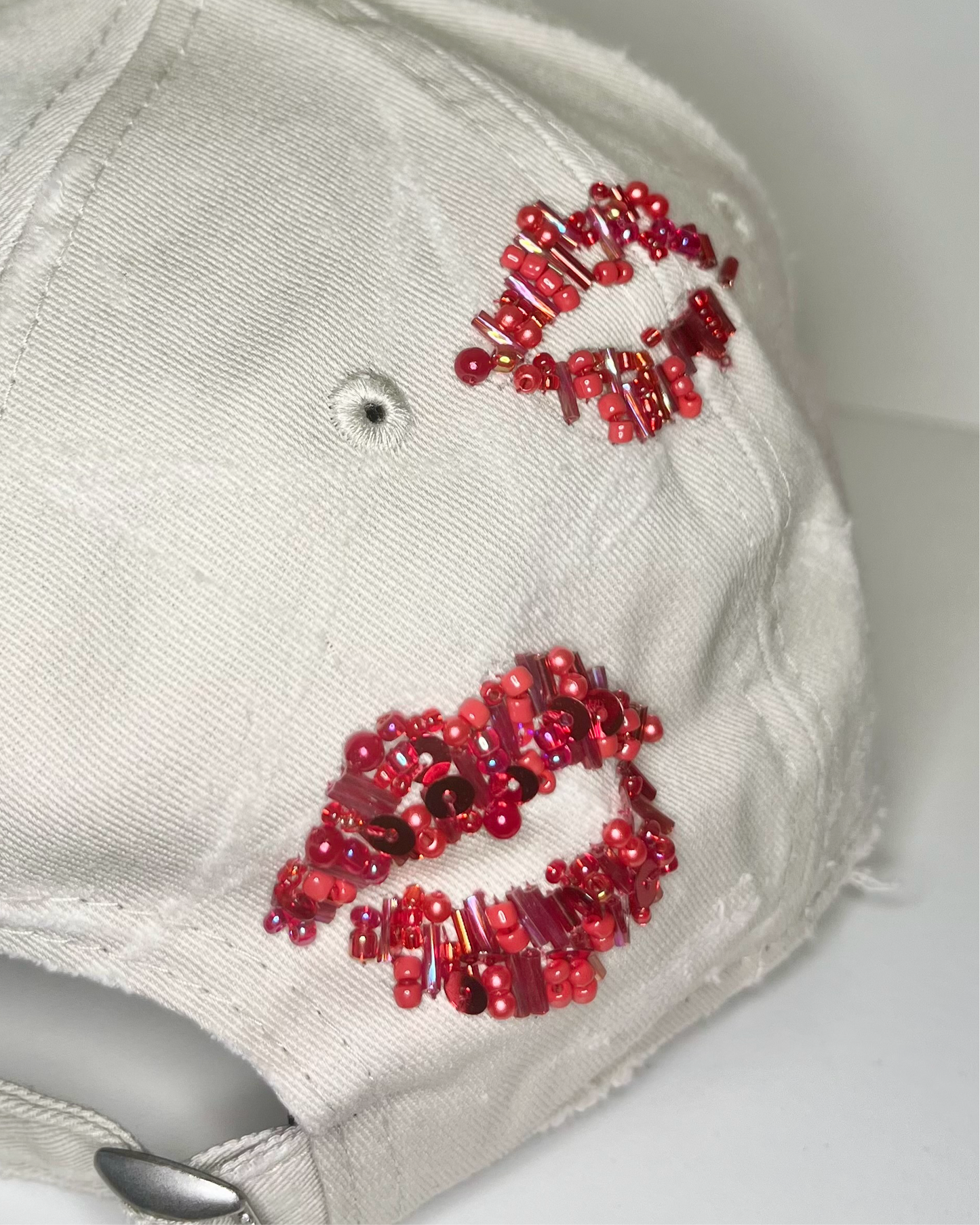 NY bespoke cap ( Beige, pearls & kisses)